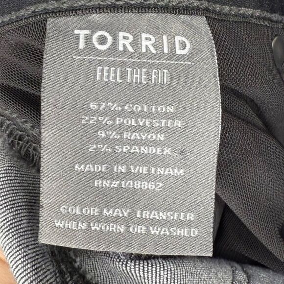 |EUC| TORRID Bombshell Bermuda 8” Short - Super Soft Black Wash - Picture 7 of 7